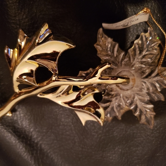 Acrylic Holly Flower - Picture 2 of 3